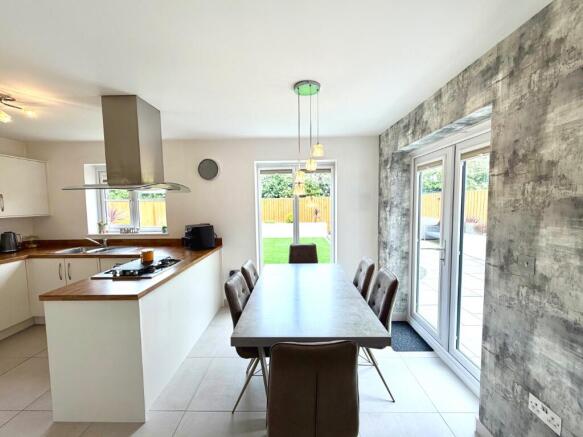 4 bed Detached for sale Image 6