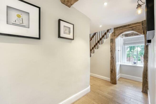 8608560-interior19.jpg