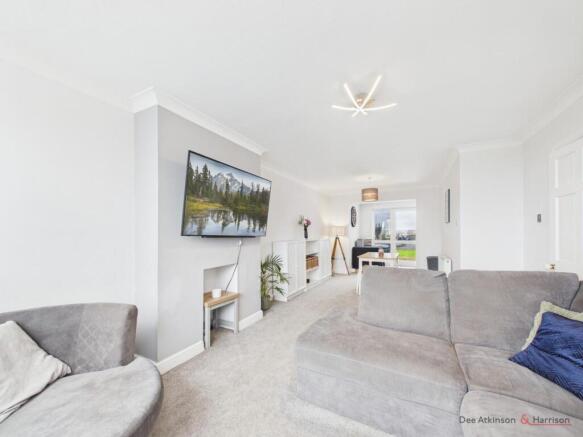 Lounge/Dining Area