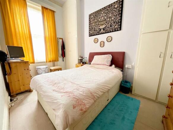2 bed Flat for sale Image 4