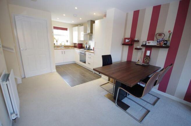 Dining/kitchen