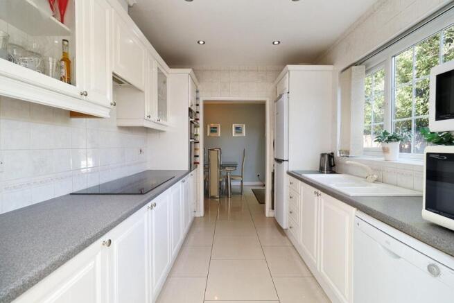 4 bed Detached for sale Image 8