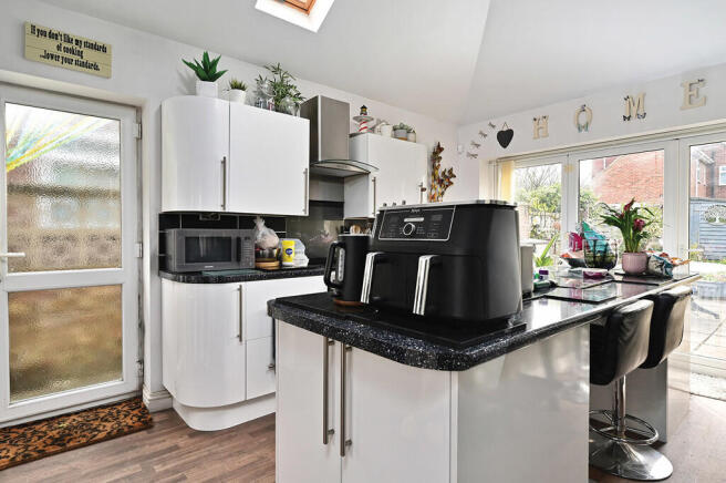 33-Frogmore-Park-...