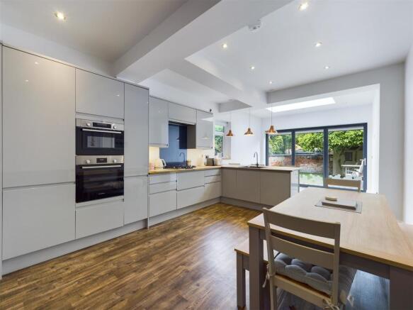 Kitchen/Dining Area