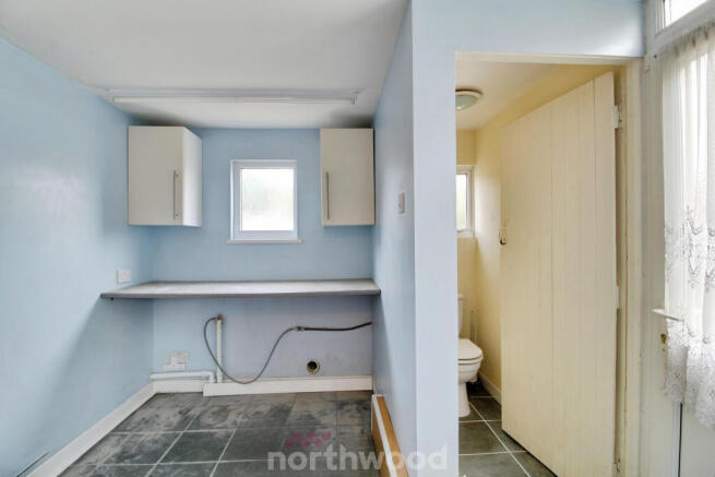 3 bed Semi-Detached to rent Image 9