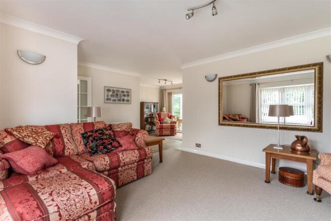 8476419-interior02.jpg