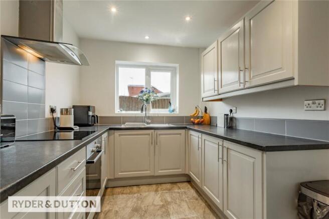4 bed Detached for sale Image 11