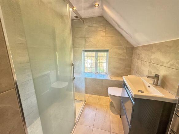 Bathroom 2.jpg