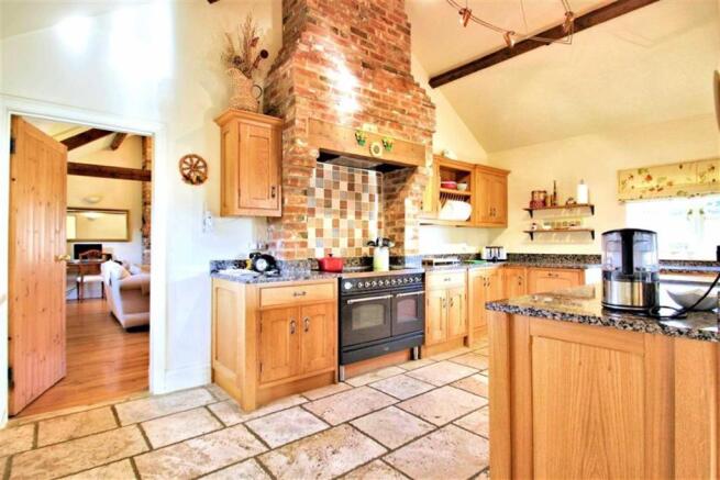 OPEN PLAN KITCHEN/DI