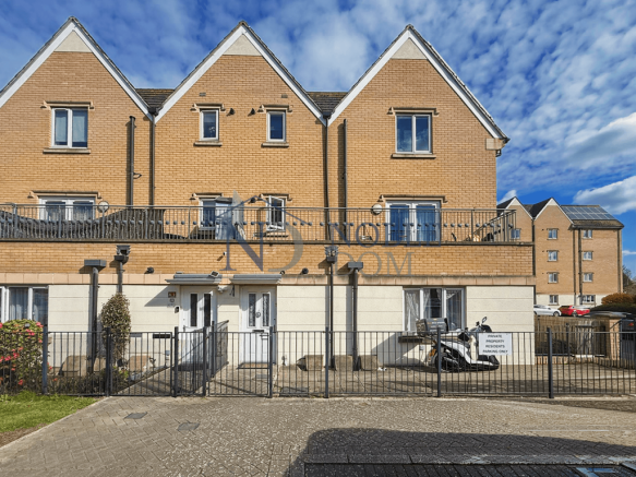 2 BEDROOM 2 BATHROOM FLAT IN HAYES