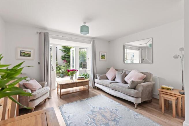 3 bed Semi-Detached for sale Image 4