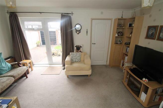 DINING/SITTING ROOM