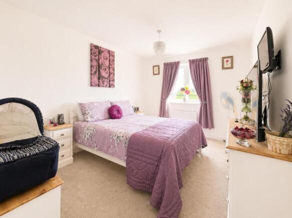 70 Chamberlyne Cresent, bedroom 1.jpg