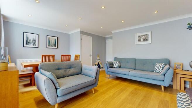 LIVING ROOM/DINING ROOM