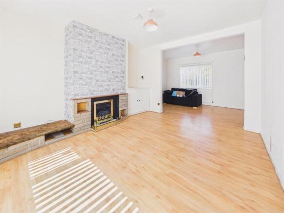 LOUNGE/DINING ROOM