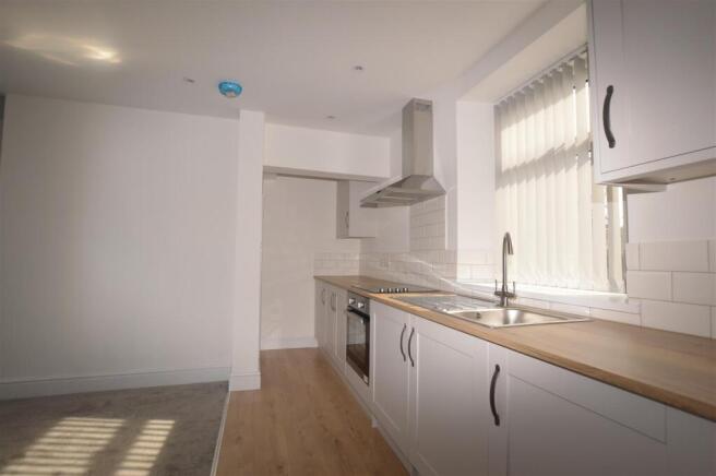 2 bed Semi-Detached to rent Image 4
