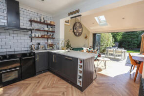 35, Fullers Way North, Surbiton KT6 7LQ