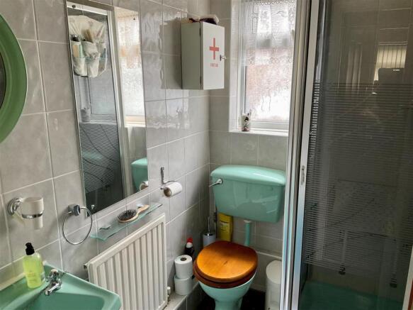 showe room.jpg