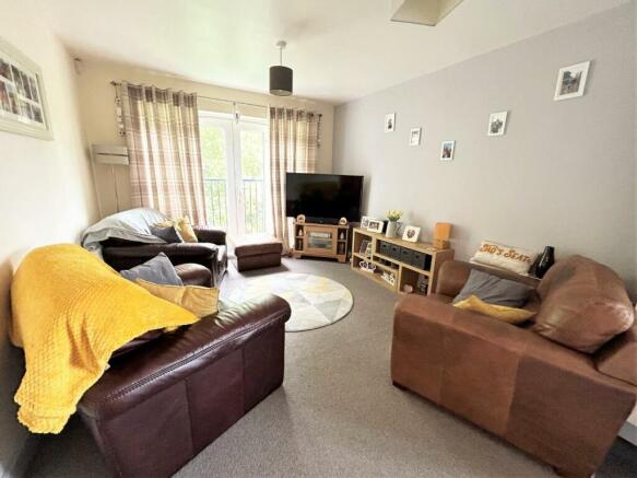 LIVING ROOM.JPG
