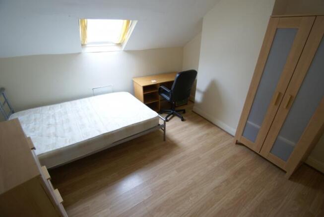 4 bed Terraced to rent Image 4