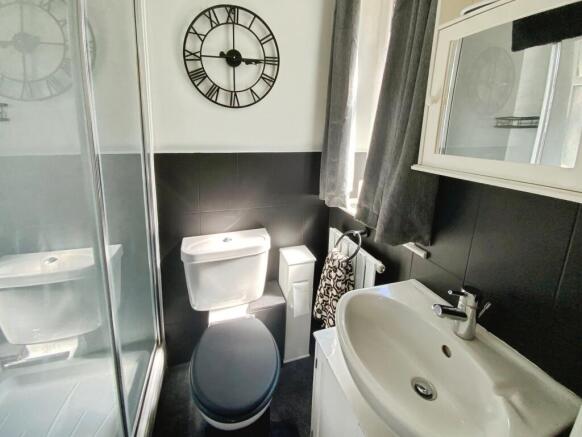 4 bed Semi-Detached for sale Image 9
