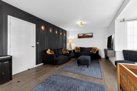 Maple Drive, Somerton, TA11