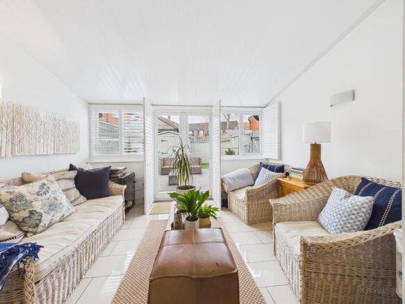 CAM02119G0-PR0535-STILL008