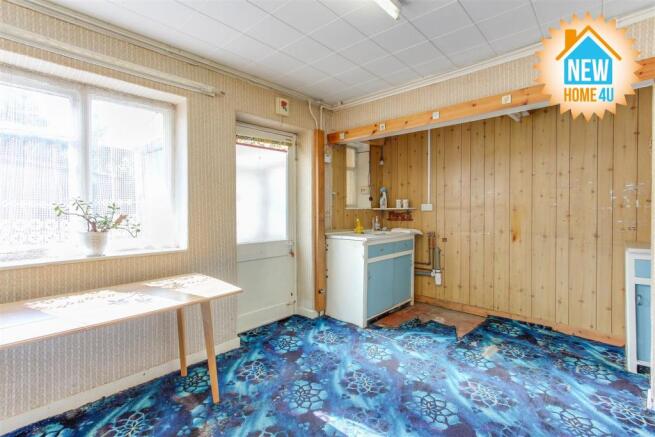 KITCHEN / DINING ROOM: