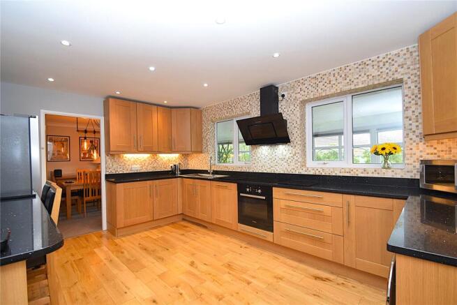 4 bed Detached for sale Image 9