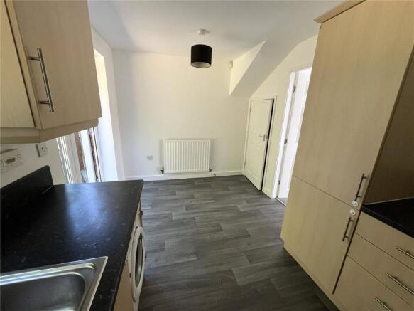 3 bed End of Terrace to rent Image 5