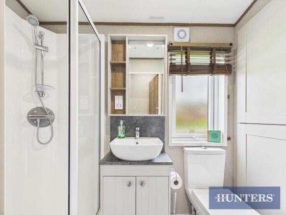 2 bed Park Home for sale Image 9
