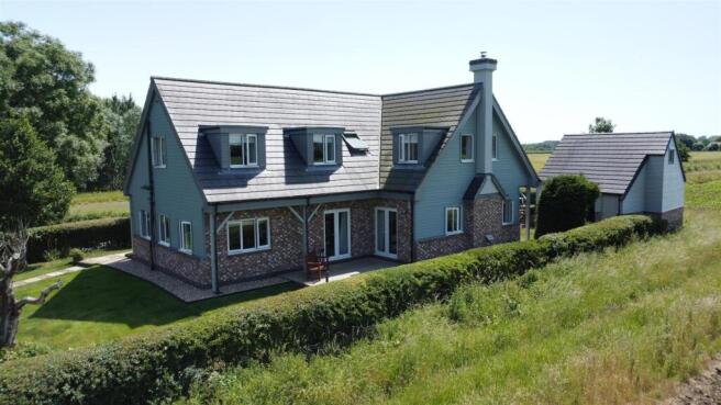 4 bed Detached for sale Image 12