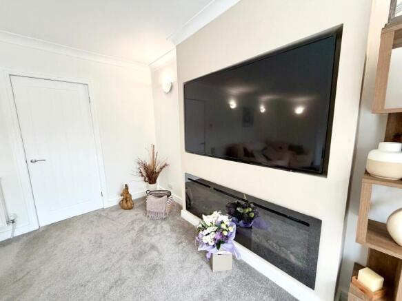 5 bed Detached Bungalow for sale Image 6