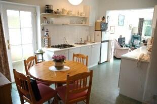 Kitchen/b'fast room