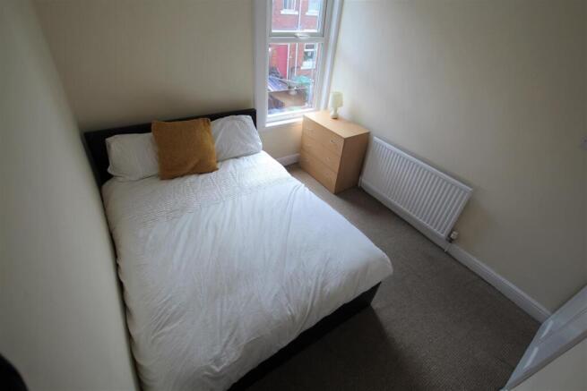 4 bed Terraced to rent Image 5