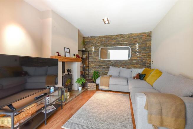 SNUG/DINING ROOM