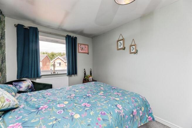 3 bed Semi-Detached for sale Image 9