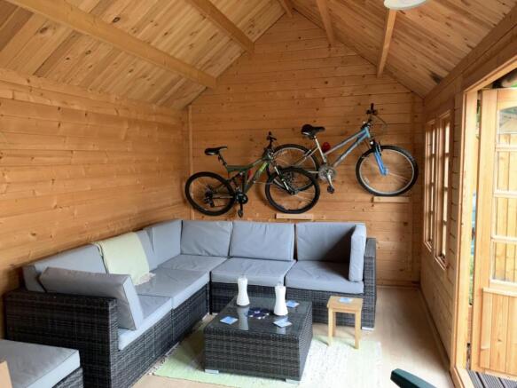 SUMMER HOUSE INSIDE