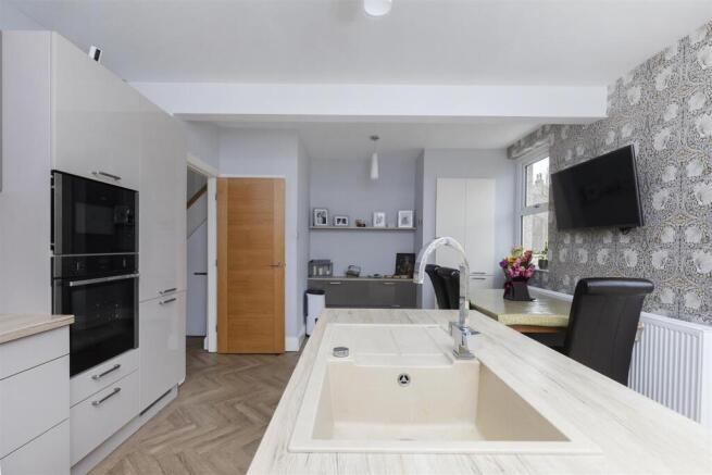 3 bed Semi-Detached for sale Image 12