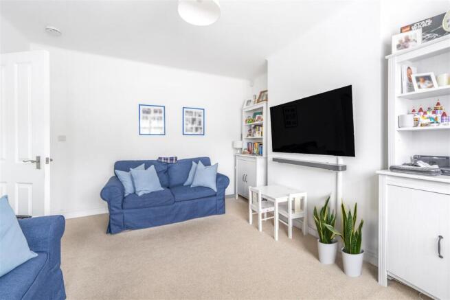 6 Constance Road, Whitton, TW2 7JH-6.jpg