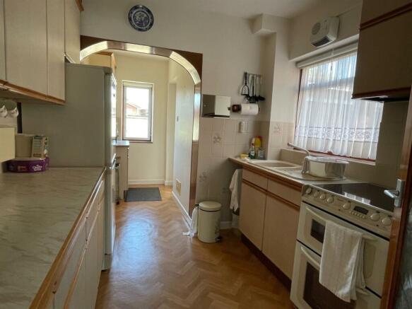 kitchen..jpg