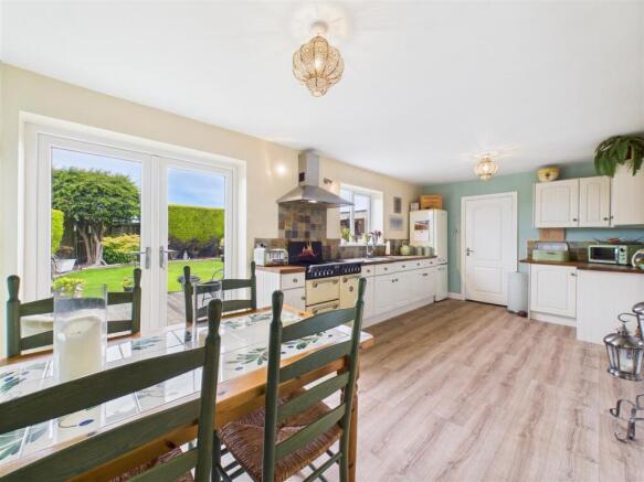 Kitchen 3.jpg