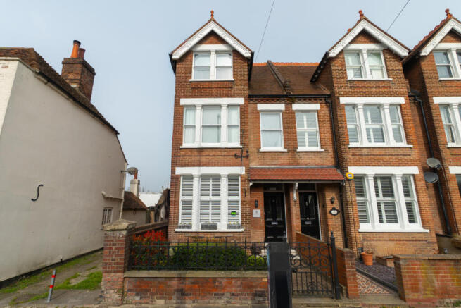 7 Bedroom Semi Detached House for Sale