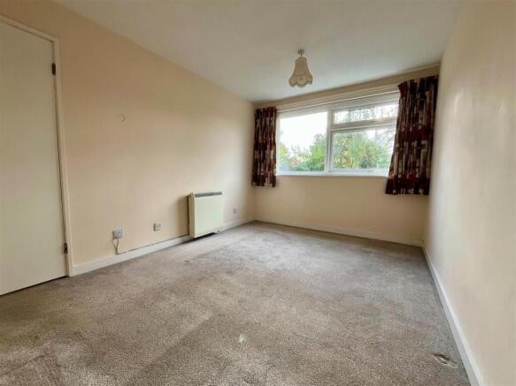 3 bed Flat for sale Image 5