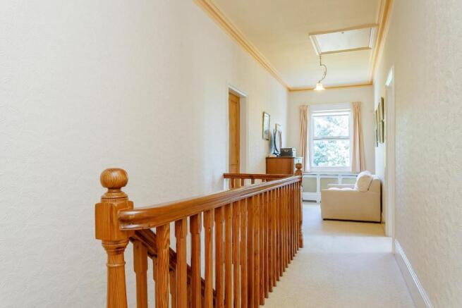 8383901-interior01.jpg
