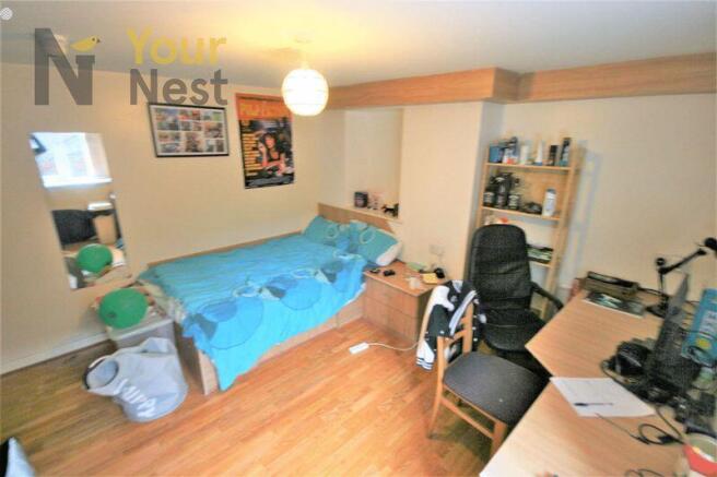 4 bed Ground Flat to rent Image 5