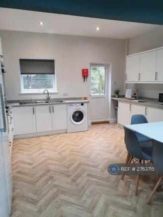 Kitchen & Dining Area
