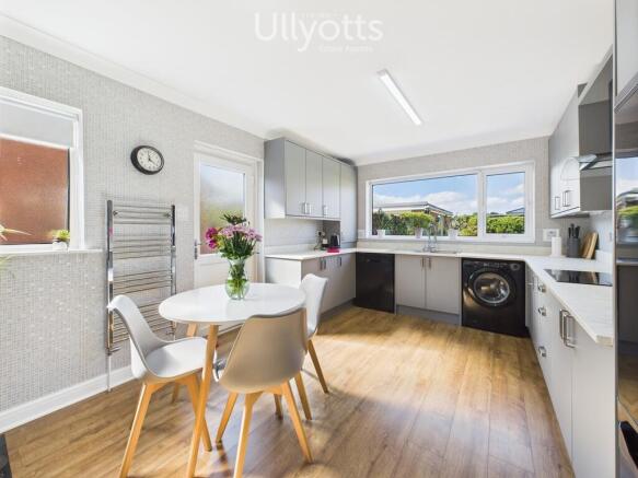 3 bed Detached Bungalow for sale Image 4
