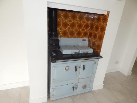 KITCHEN / DINING ROO