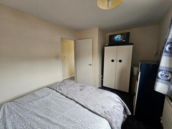 Master Bedroom (2)